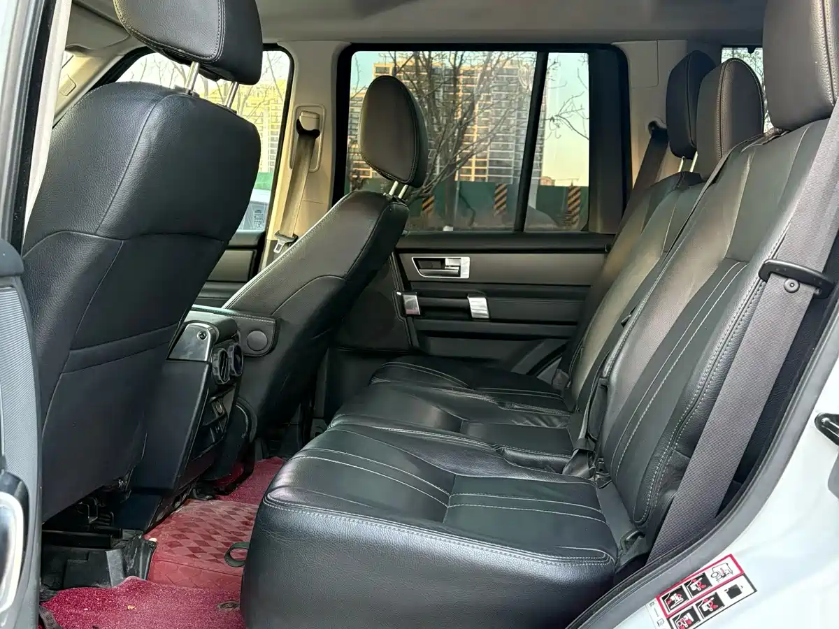 Land Rover Discovery 2015 3.0 SC V6 SE фото 5