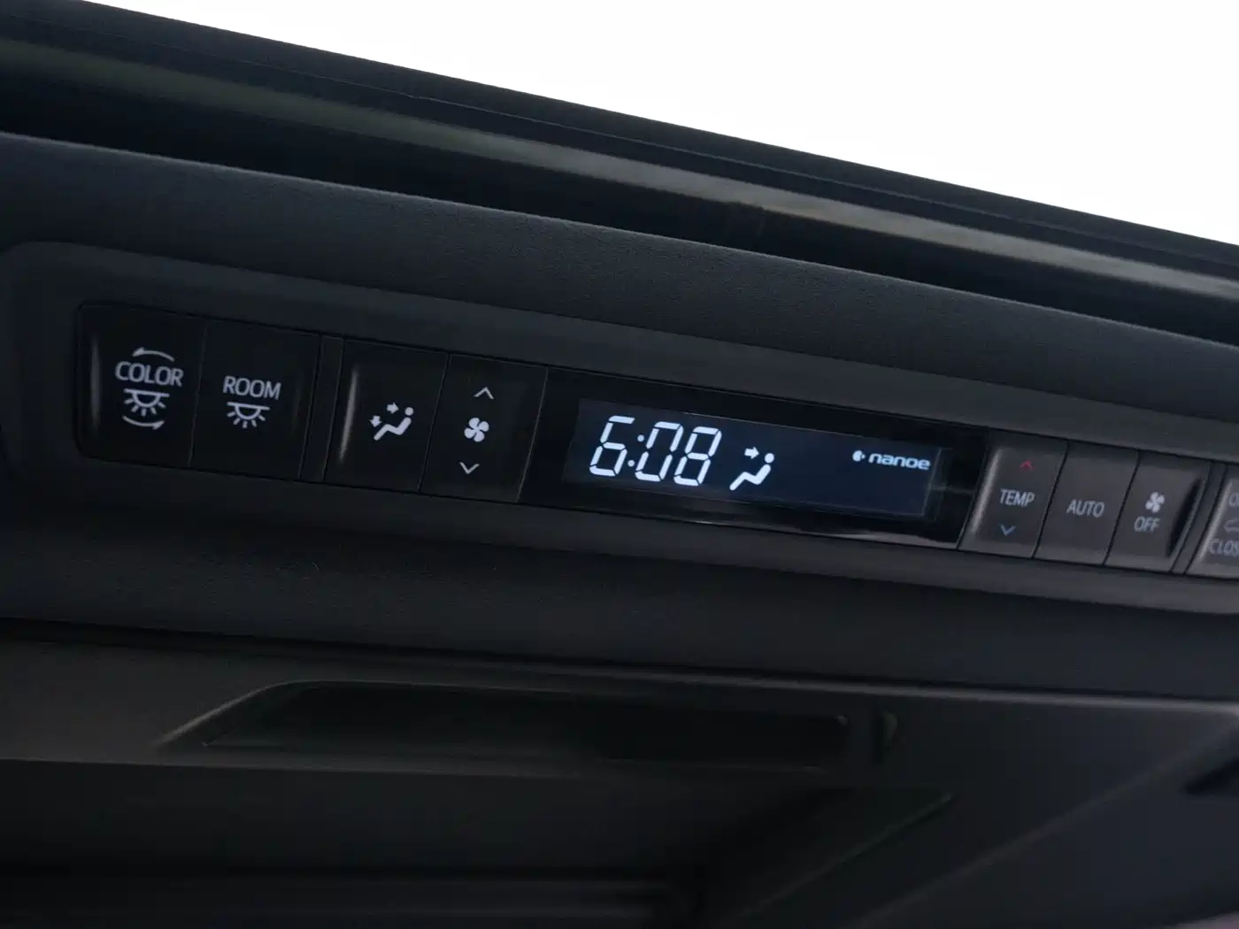 Toyota Alphard 2021 Hybrid 2.5L Ultimate фото 22