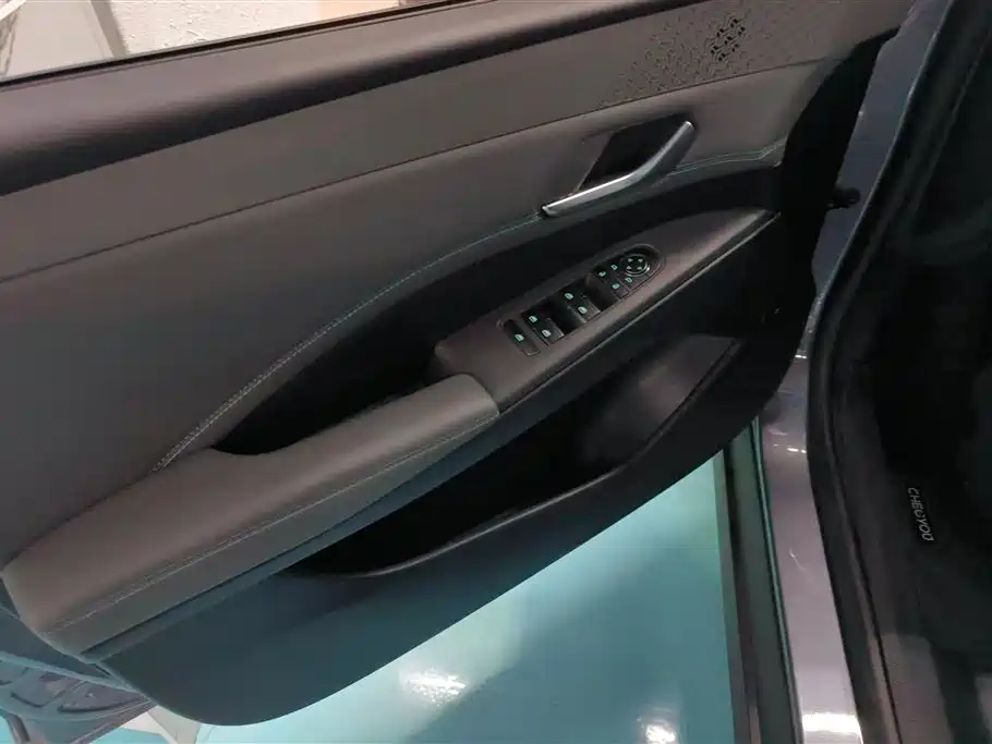 BYD Qin PLUS 2025 DM-i Smart Drive 55KM Leader фото 7
