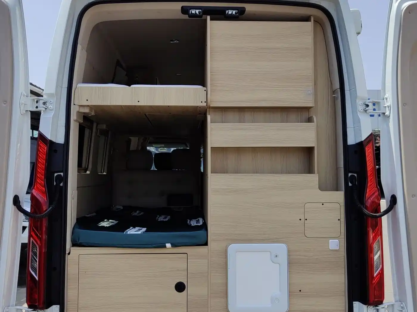 SAIC Maxus V100 RV 2023 2.0T Traveler V100 Mountain Retreat Edition Longitudinal Bed фото 17