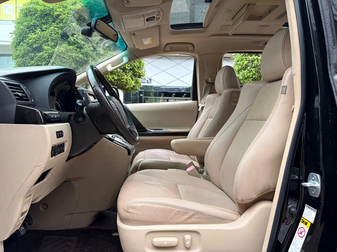 Toyota Alphard 2012 3.5L Luxury Edition фото 4
