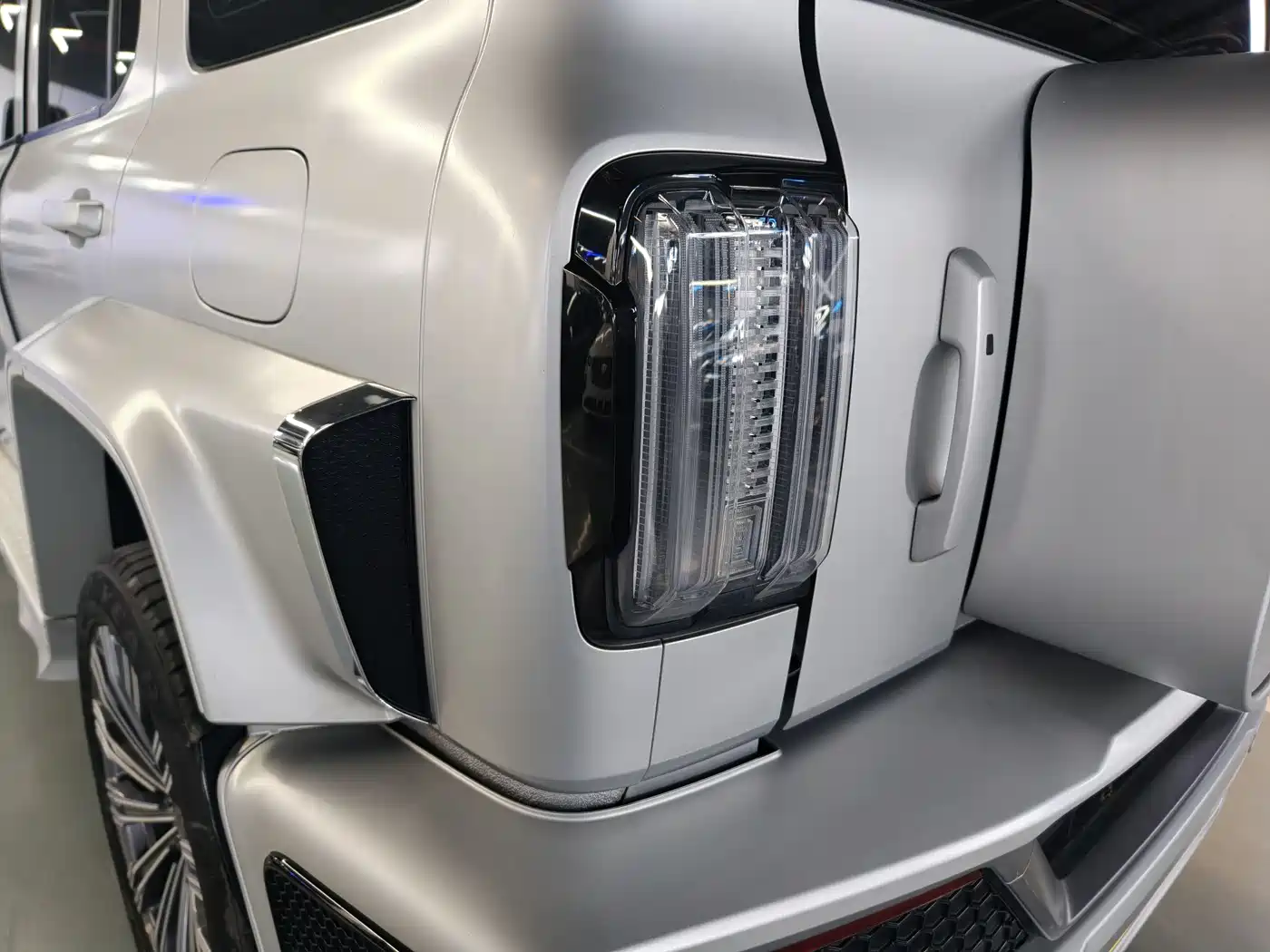 TANK CO CREATION TANK 300