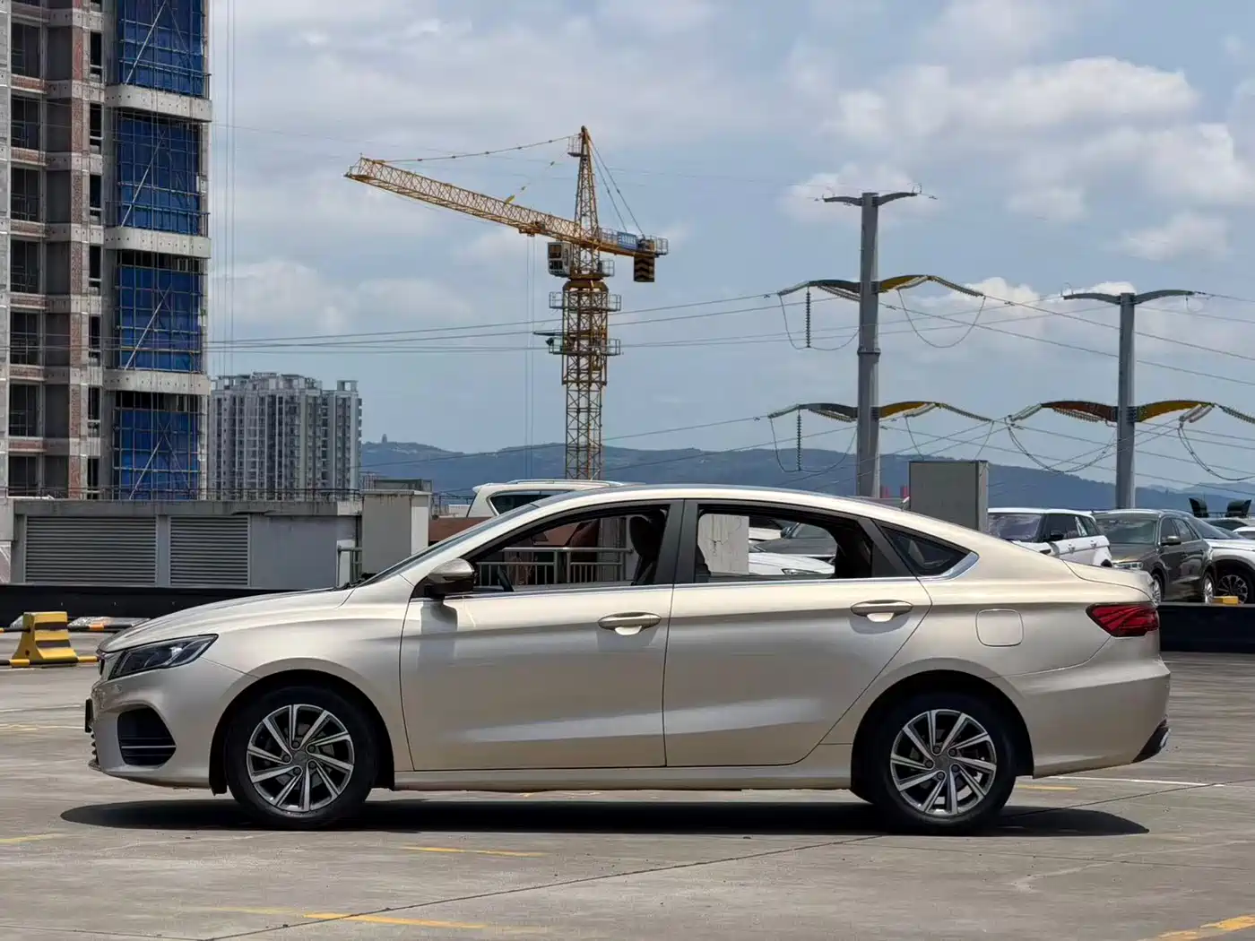 Фото 4 - Geely Binrui