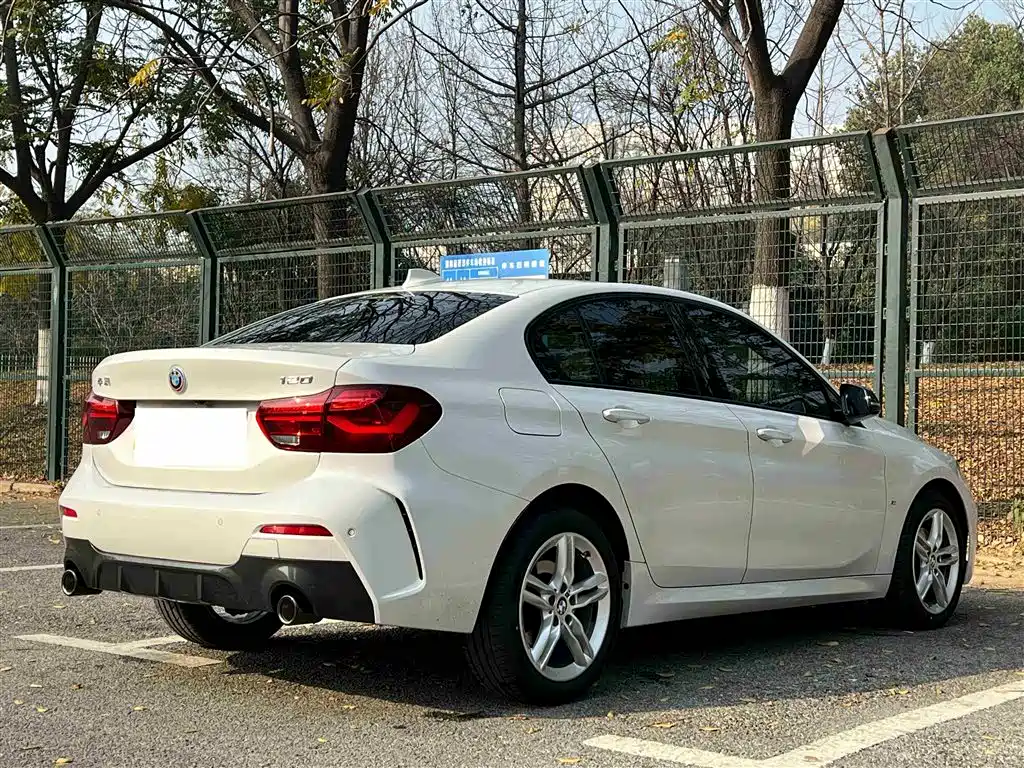 BMW 1-SERIES