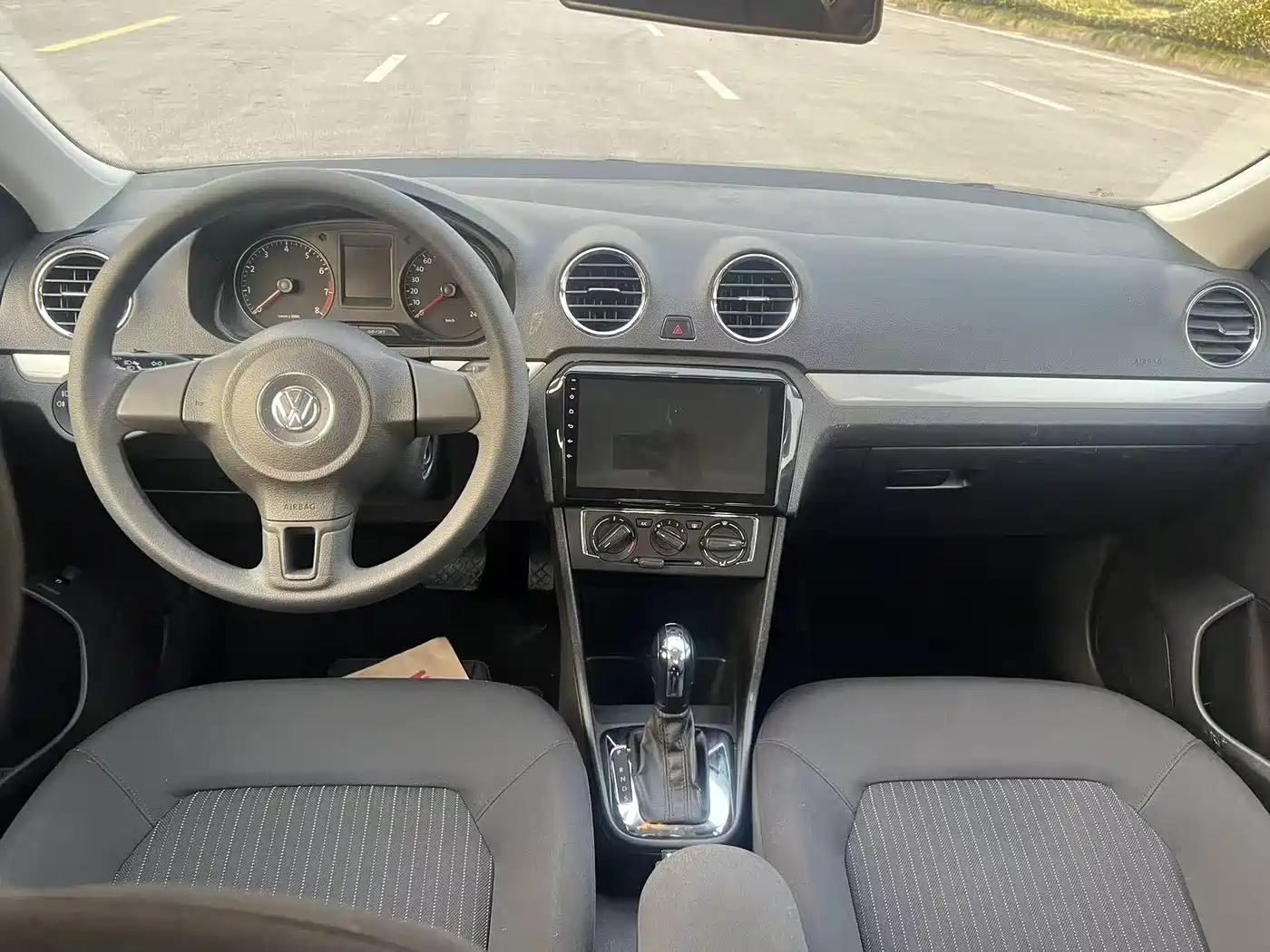 Volkswagen Jetta 2015 1.6L Auto Comfort фото 11