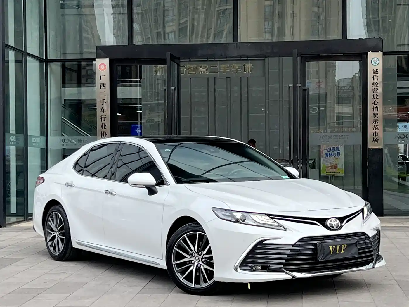 Toyota Camry 2023 2.5G Luxury Edition фото 3
