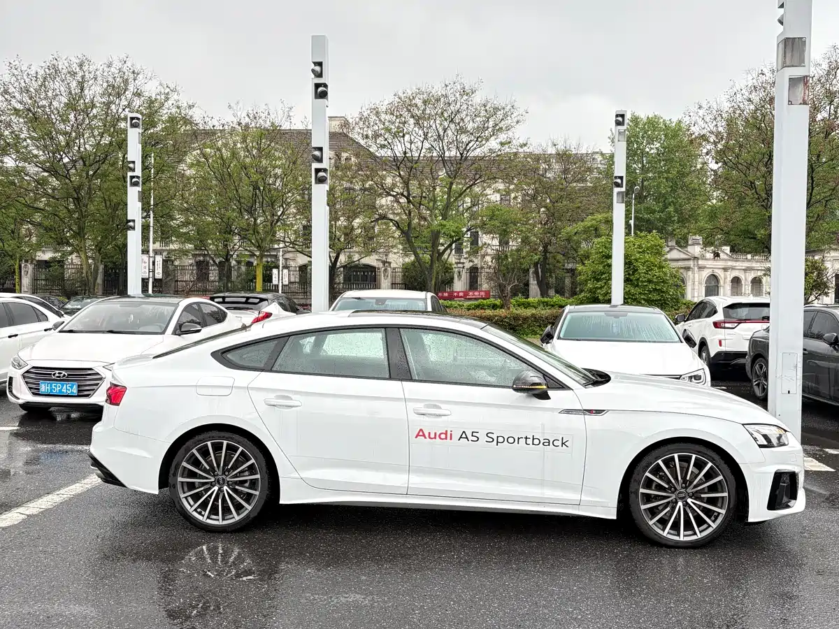 Audi A5 (Import) 2025 Sportback 40 TFSI quattro Collector's Edition Luxury Dynamic фото 4