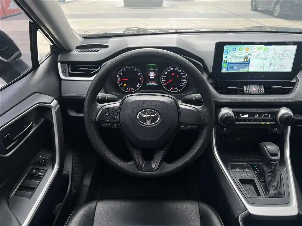 Toyota Wildlander 2023 2.0L CVT FWD LE фото 30