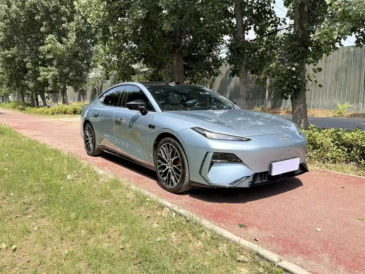 Geely Galaxy Galaxy E8 2025 620km AWD Starship LiDAR Smart Drive Edition фото 3