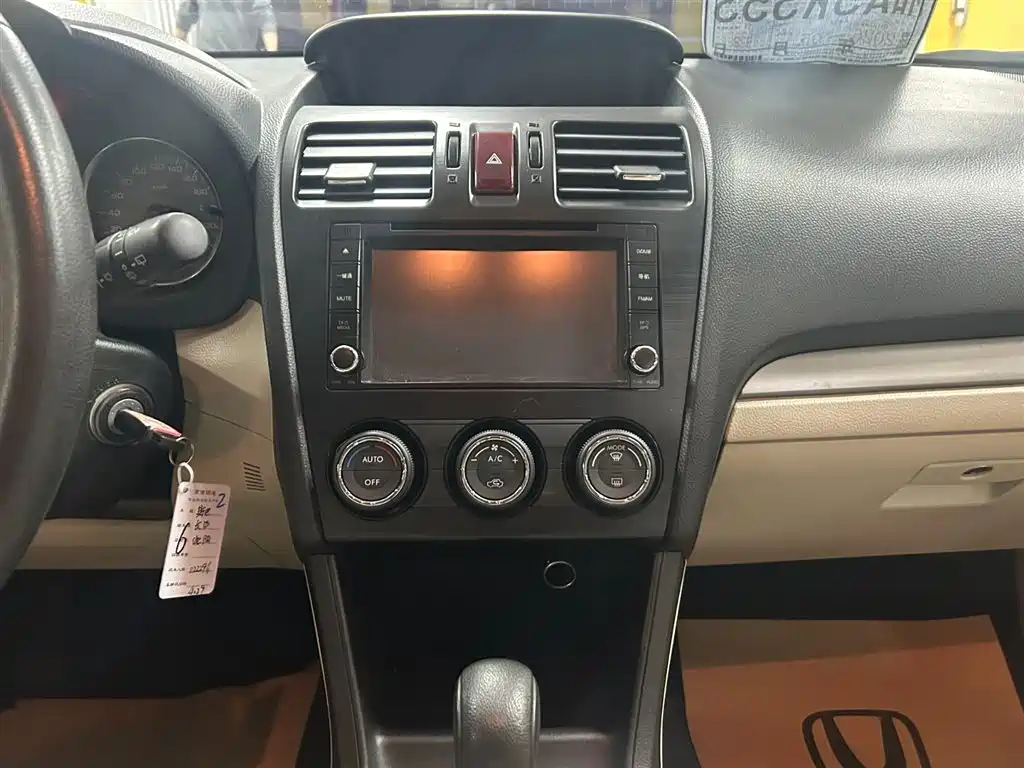 Subaru XV 2012 2.0i Luxury Navigation Edition фото 14
