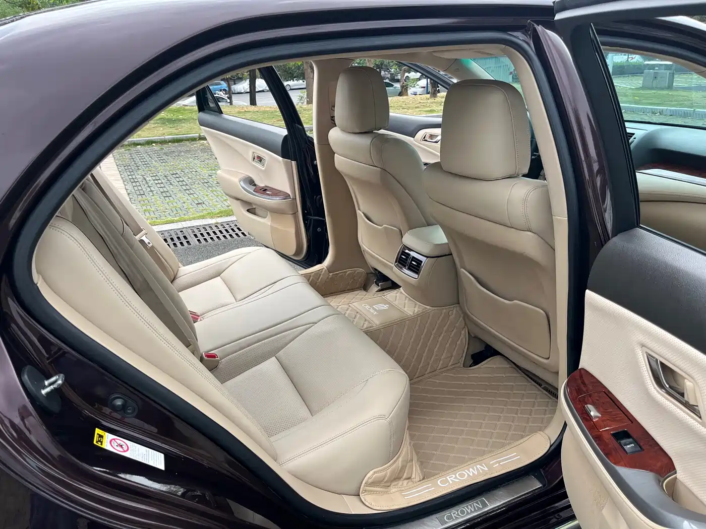 Toyota Crown 2012 2.5L Royal Leather Edition фото 11