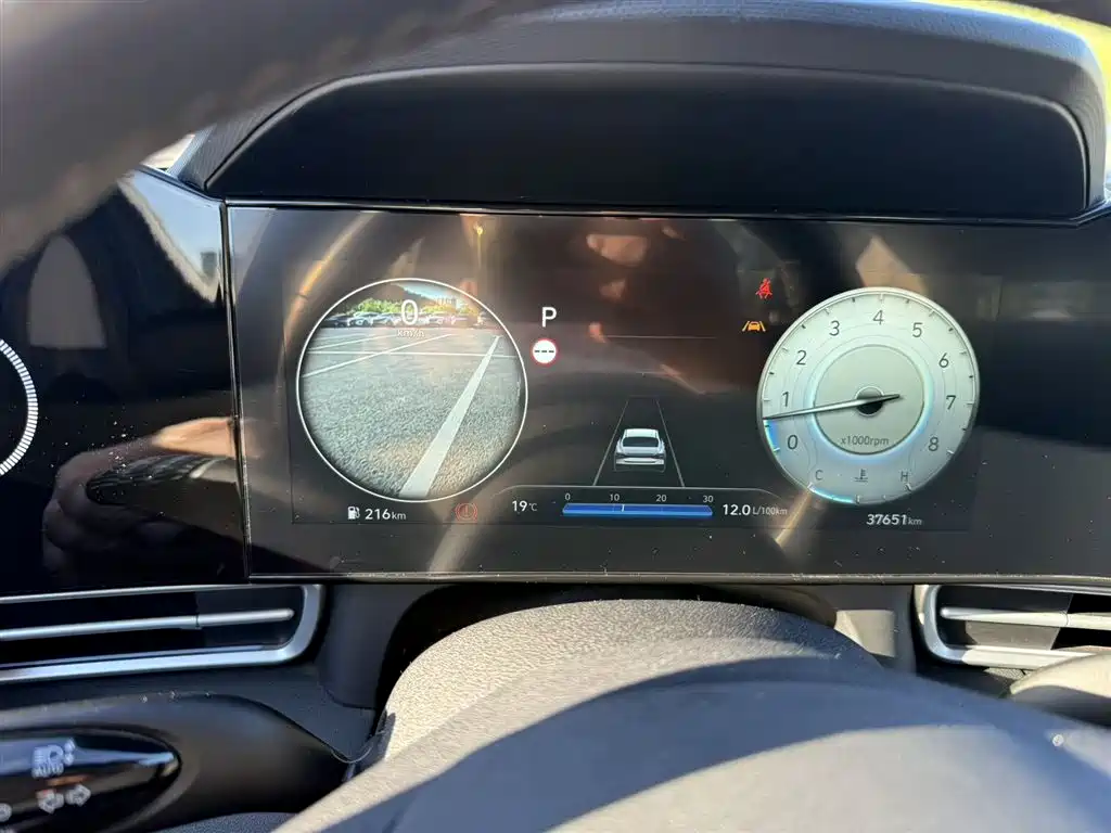 Hyundai Elantra 2023 1.5L CVT TOP Flagship Edition фото 19