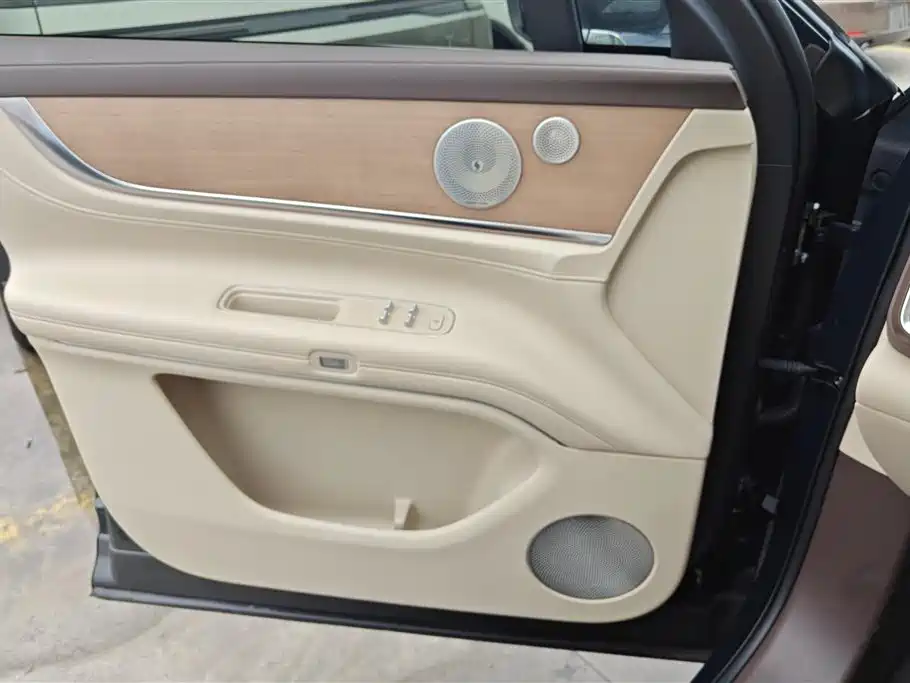 AITO Wenjie AITO M9 2024 Model Extended Range Ultra Edition 52kWh 5-Seater фото 7