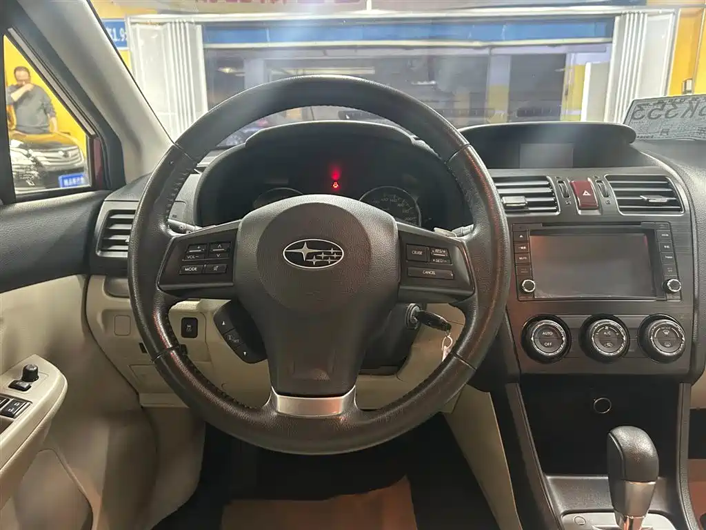 Subaru XV 2012 2.0i Luxury Navigation Edition фото 13