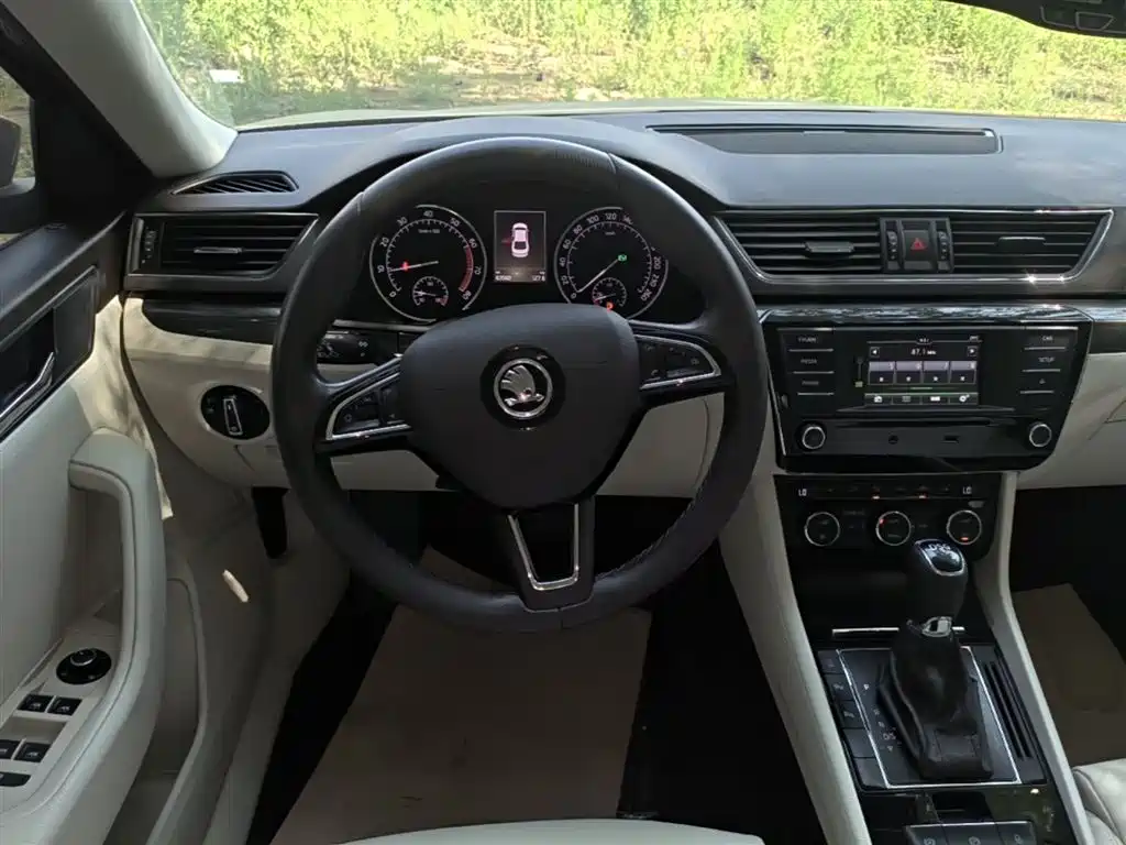 Škoda Superb 2016 TSI330 DSG Smart Edition фото 11