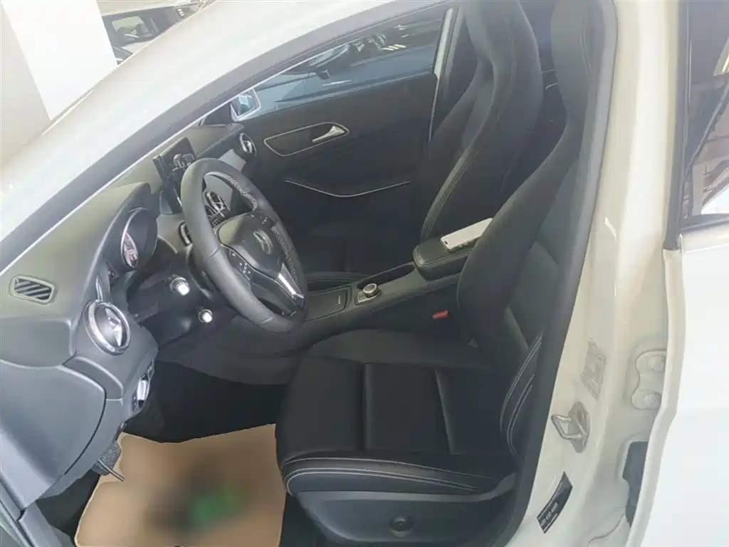 Mercedes-Benz GLA 2016 GLA 200 Dynamic фото 11