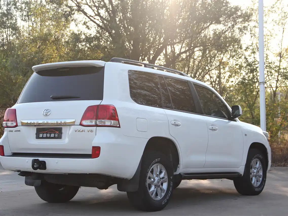 Toyota Land Cruiser 2010 Model 4.7L Automatic VX фото 7