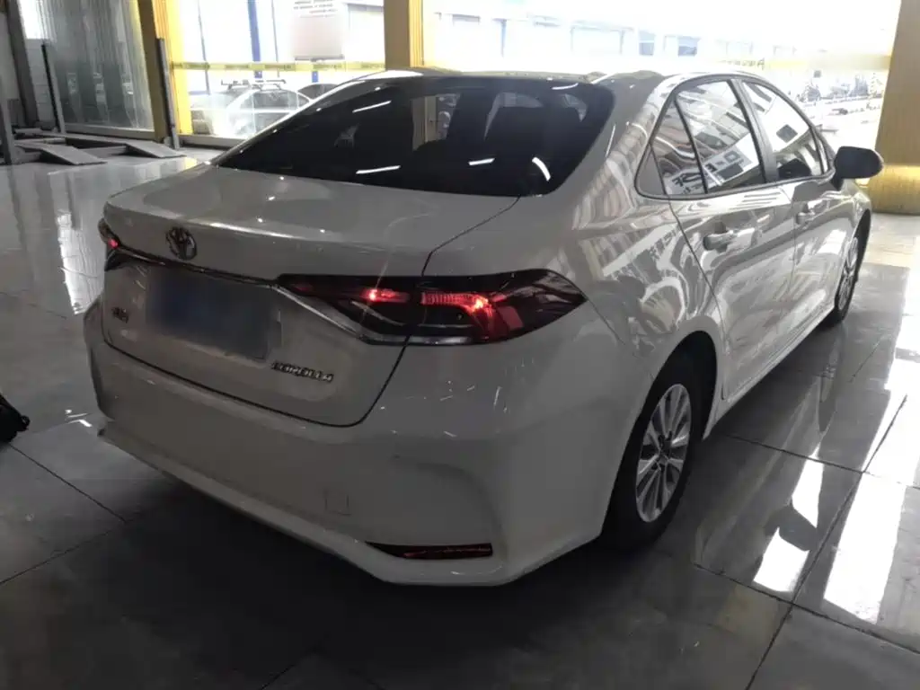 Toyota Corolla 2021 TNGA 1.5L CVT Elite Edition фото 5
