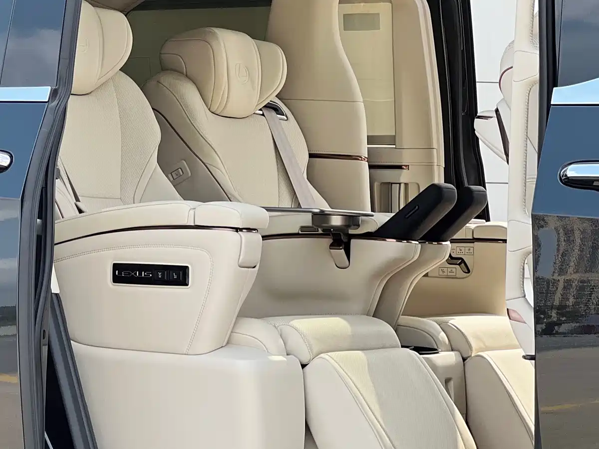 Lexus LM 2025 Model 500h Six-Seater Prestige Edition фото 7