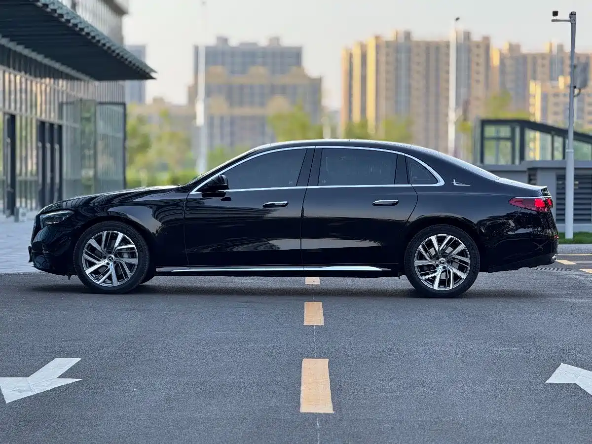 Mercedes-Benz E-Class 2024 E 300 L Fashion фото 9