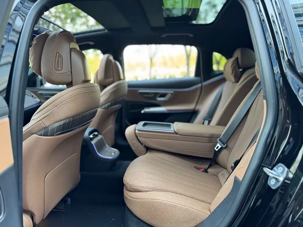 Mercedes-Benz E-Class 2024 E 300 L Fashion фото 19