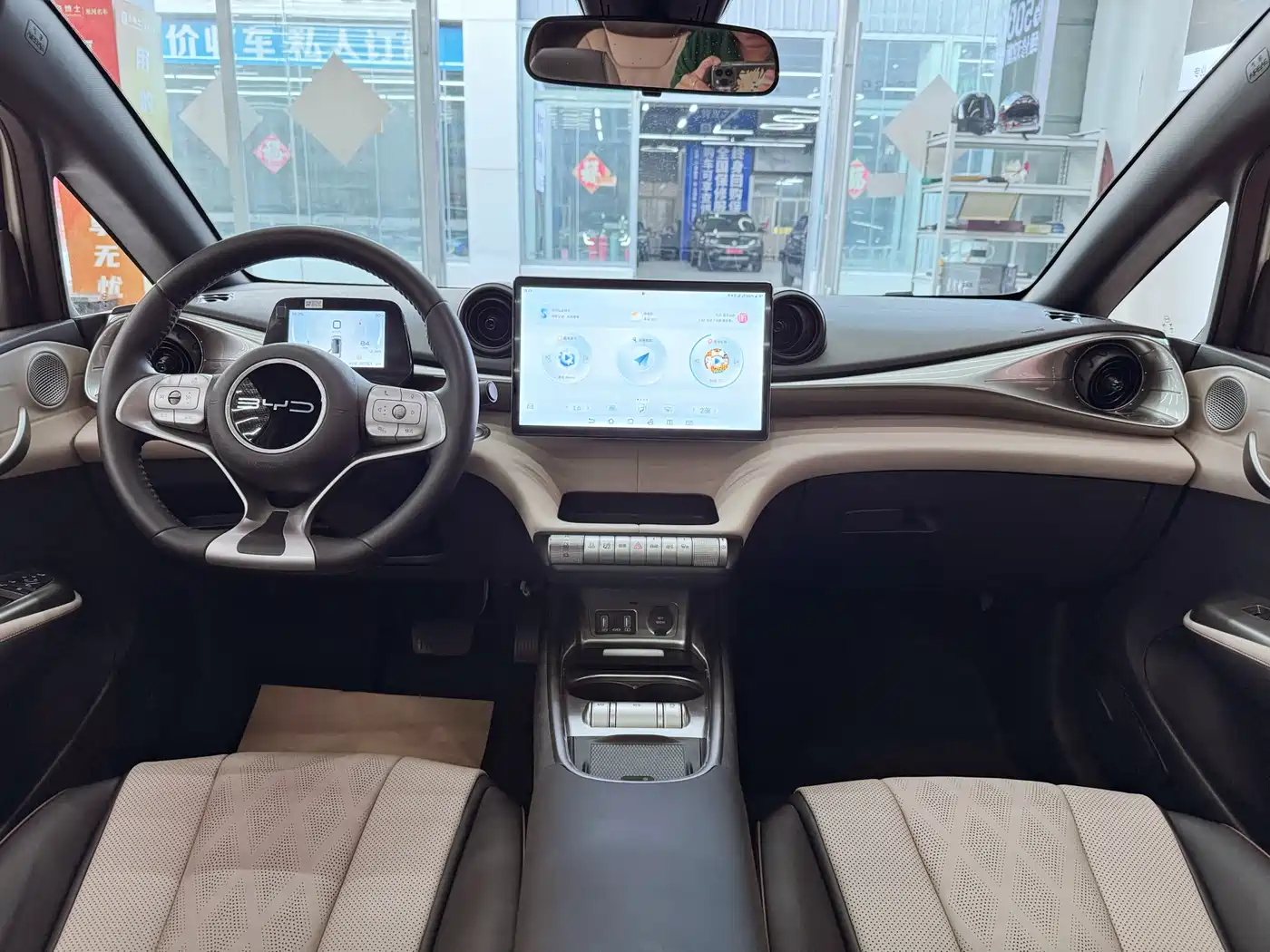 BYD Dolphin 2024 Glory Edition 420km Fashion Edition фото 9