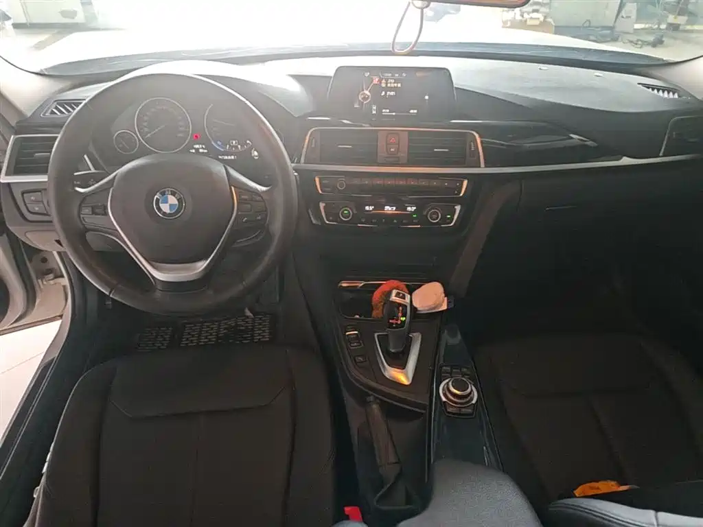 BMW 3 Series 2016 320i Fashion Model фото 10