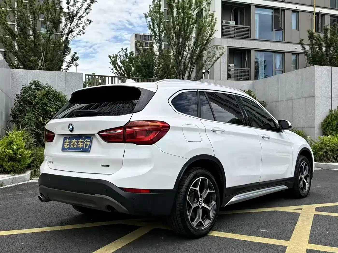 BMW X1 2018 sDrive18Li Premium Model фото 4
