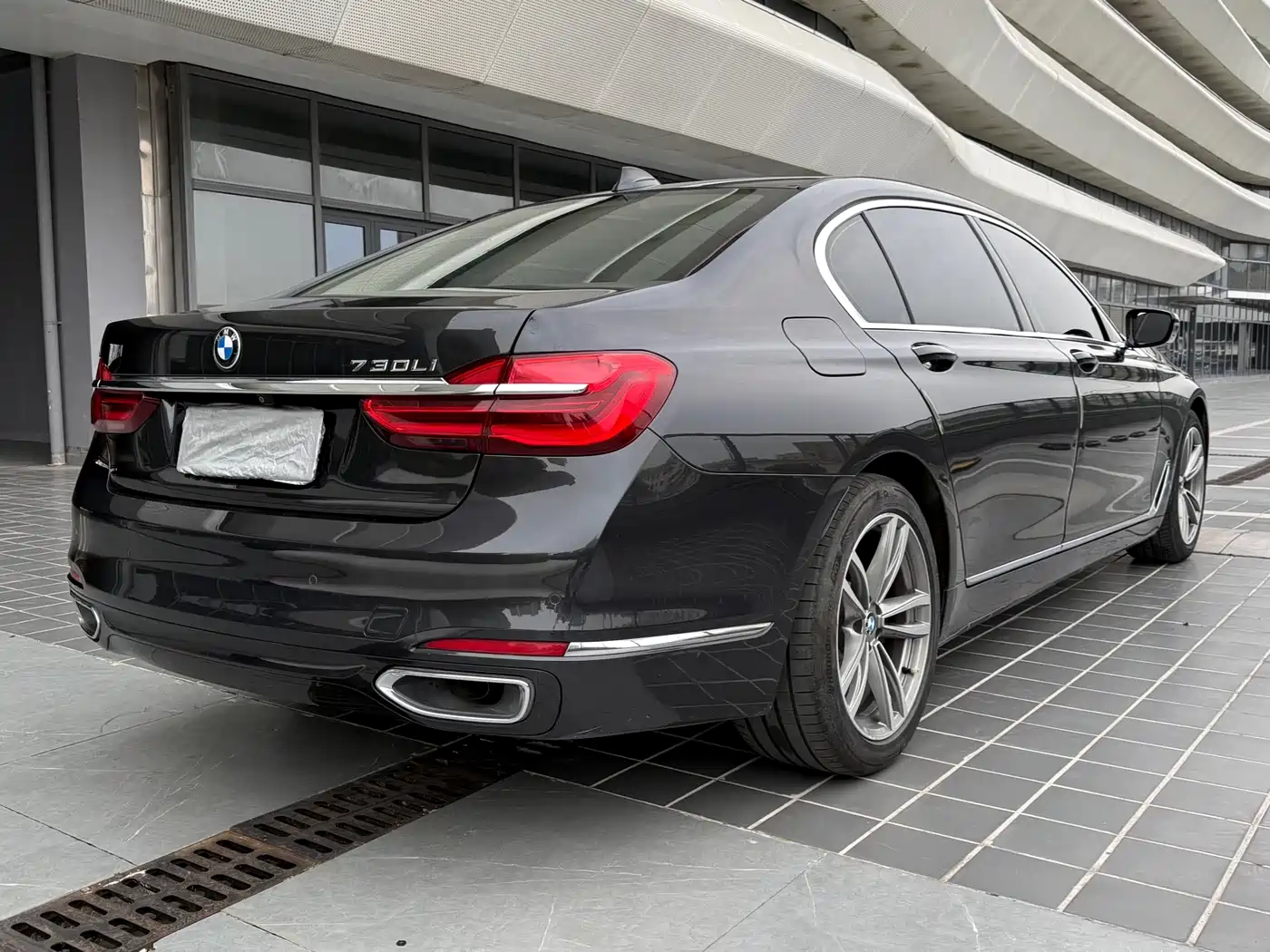 BMW 7 Series 2017 730Li Leading Edition фото 5
