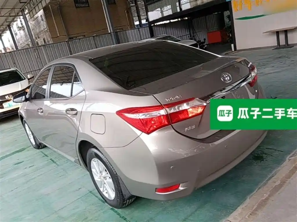 Toyota Corolla 2014 1.6L CVT GL-i фото 5