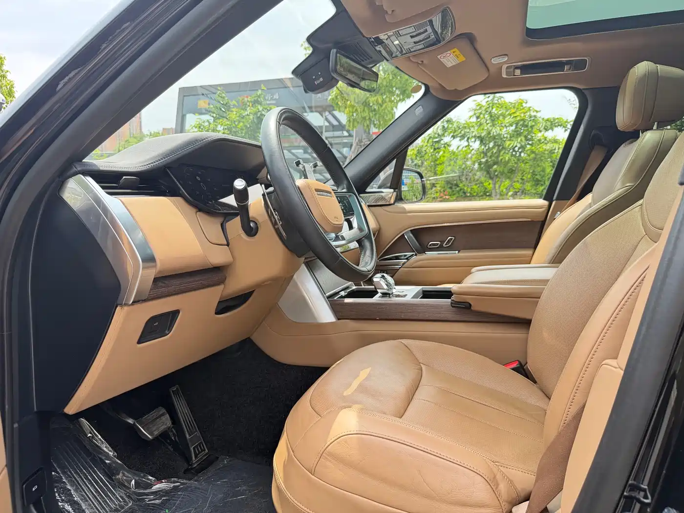 Land Rover Range Rover 2024 3.0 L6 400PS Golden Age Extended 7-Seater фото 8