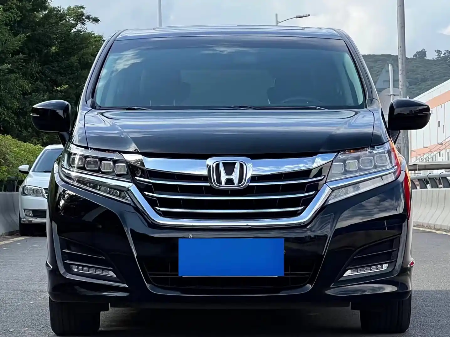 Photo 2 - Honda Elysion