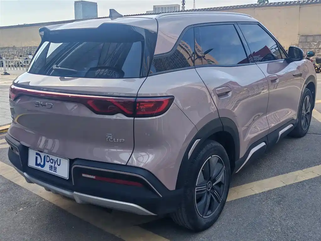 BYD Yuan UP 2024 401KM Surpass Edition фото 6
