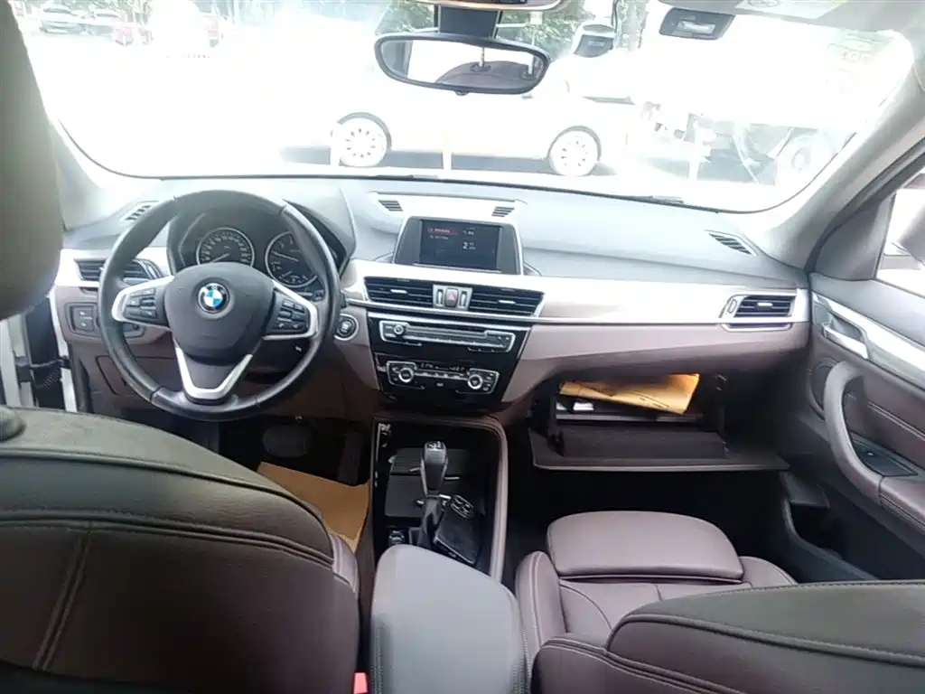 BMW X1 2018 sDrive18Li Premium Model фото 10