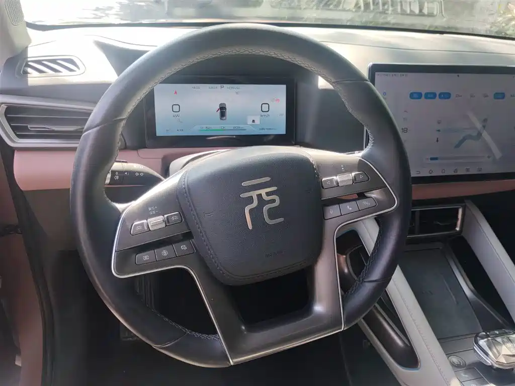 BYD Yuan UP 2024 401KM Surpass Edition фото 10