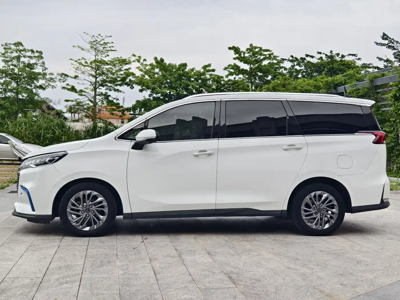 SAIC MAXUS EUNIQ 5 2020 1.3T PLUG IN Premium Edition фото 4