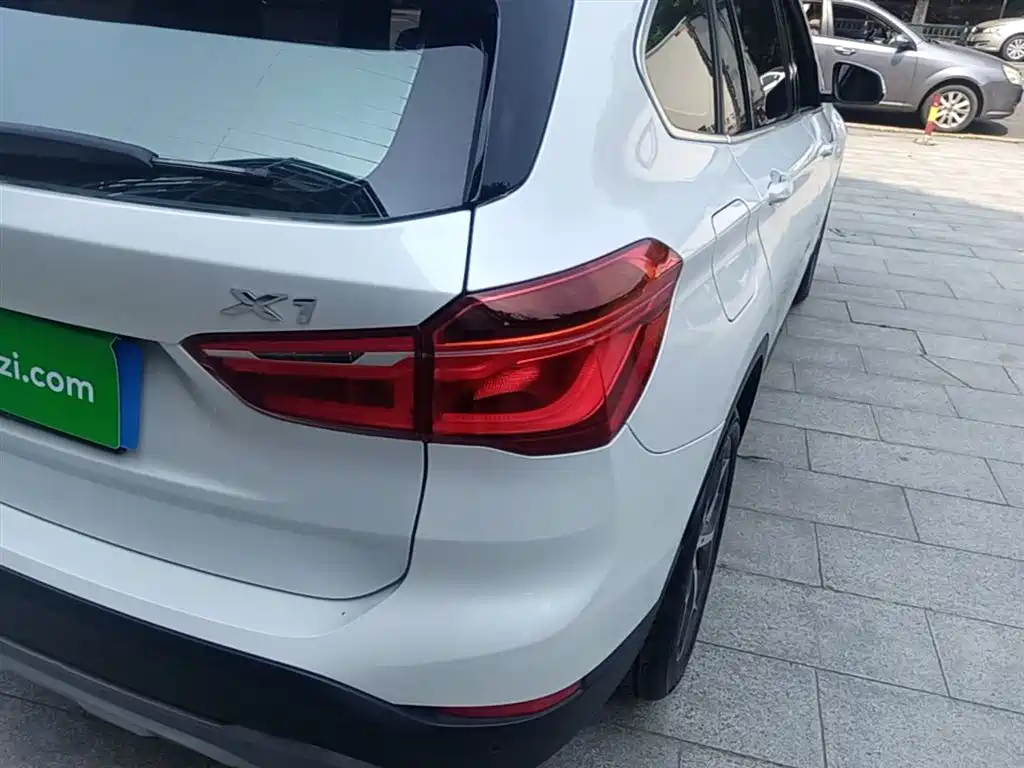 BMW X1 2018 sDrive18Li Premium Model фото 8