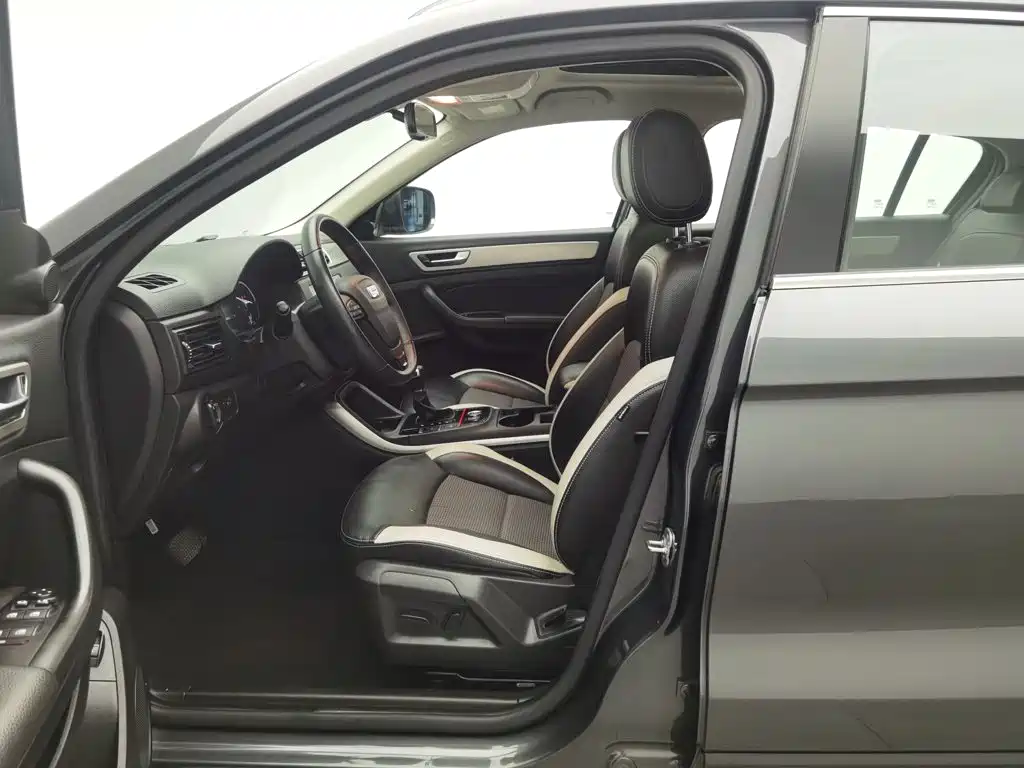 Qoros 5 2019 2019 1.6T Automatic Zhiyun Internet (AliOS) Premium Edition