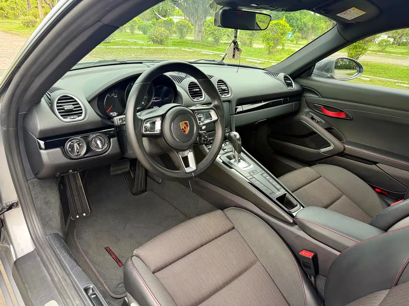 Porsche 718 2019 Cayman T 2.0T фото 4