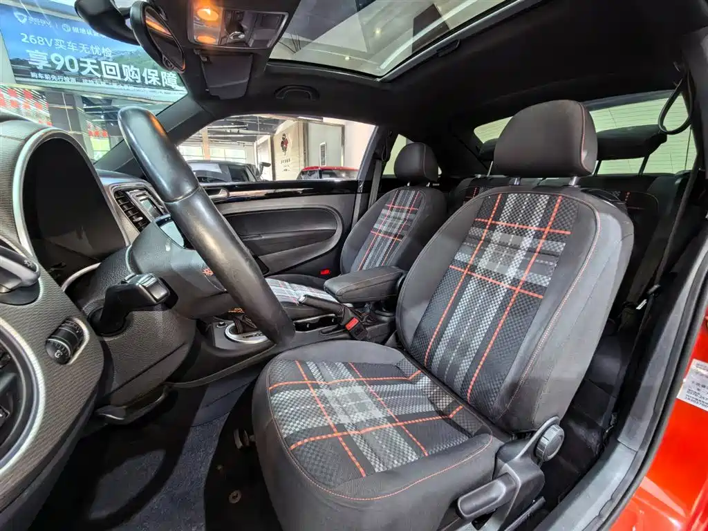 Volkswagen Beetle 2016 Model 180TSI Club Edition фото 13