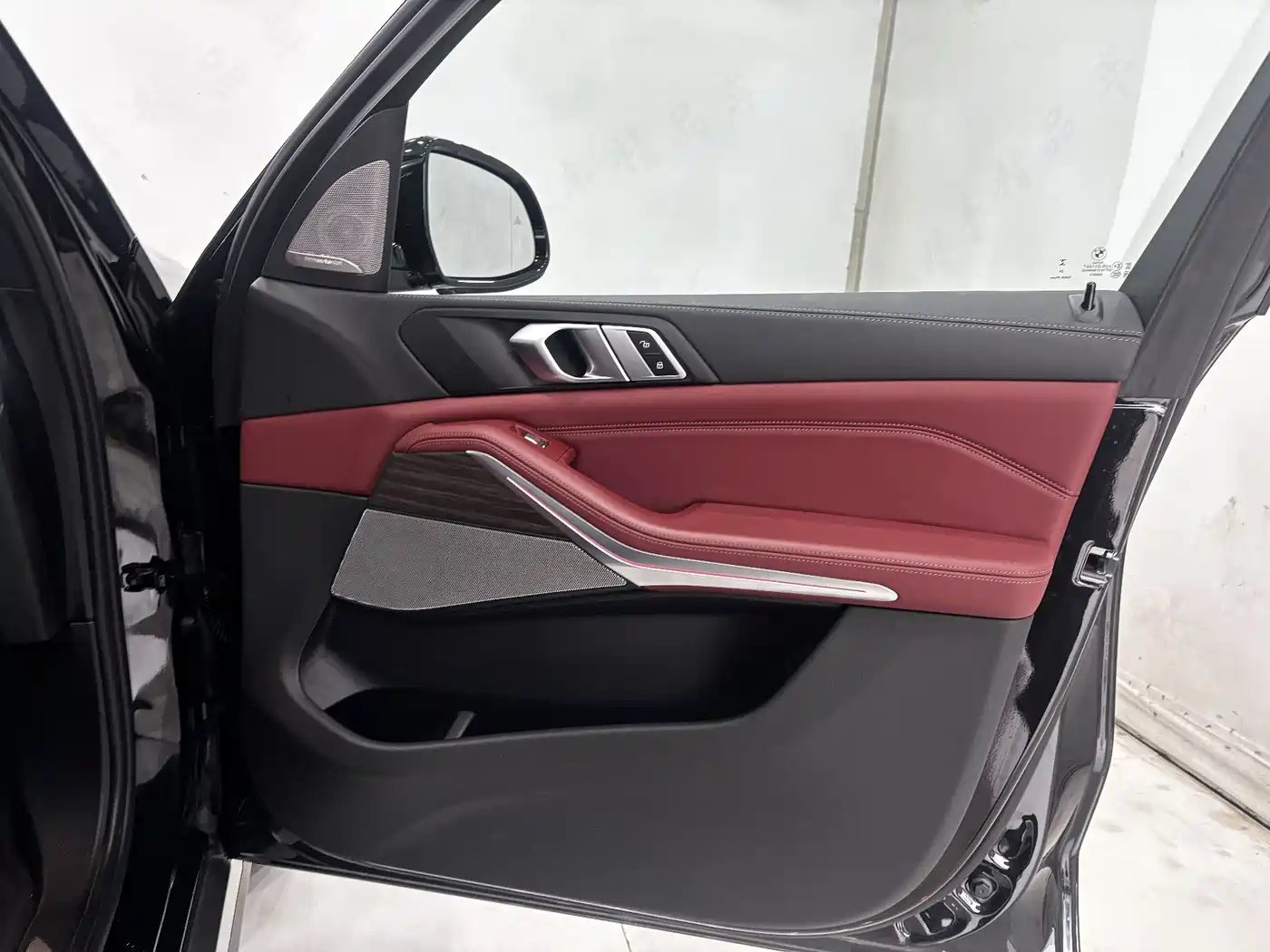 BMW X5 2025 Model xDrive 40Li M Sport Blackout Package фото 26