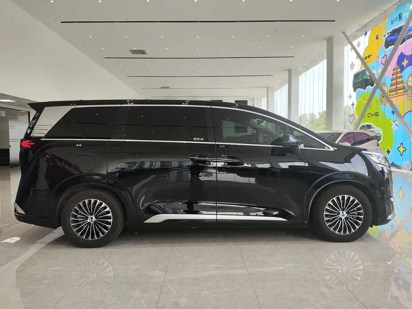 Denza D9 2024 DM-i 980 AWD Prestige фото 4
