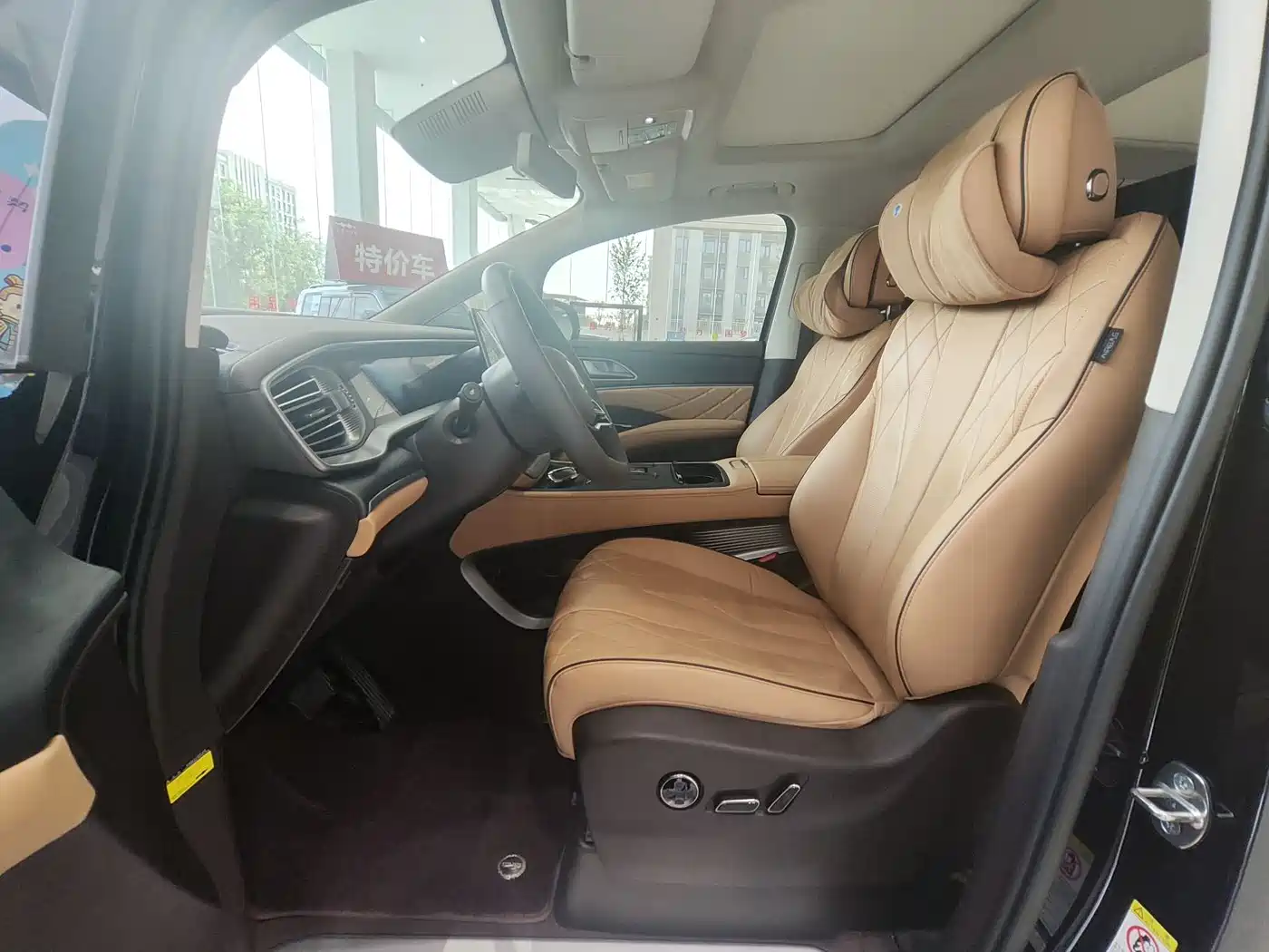 Denza D9 2024 DM-i 980 AWD Prestige фото 9