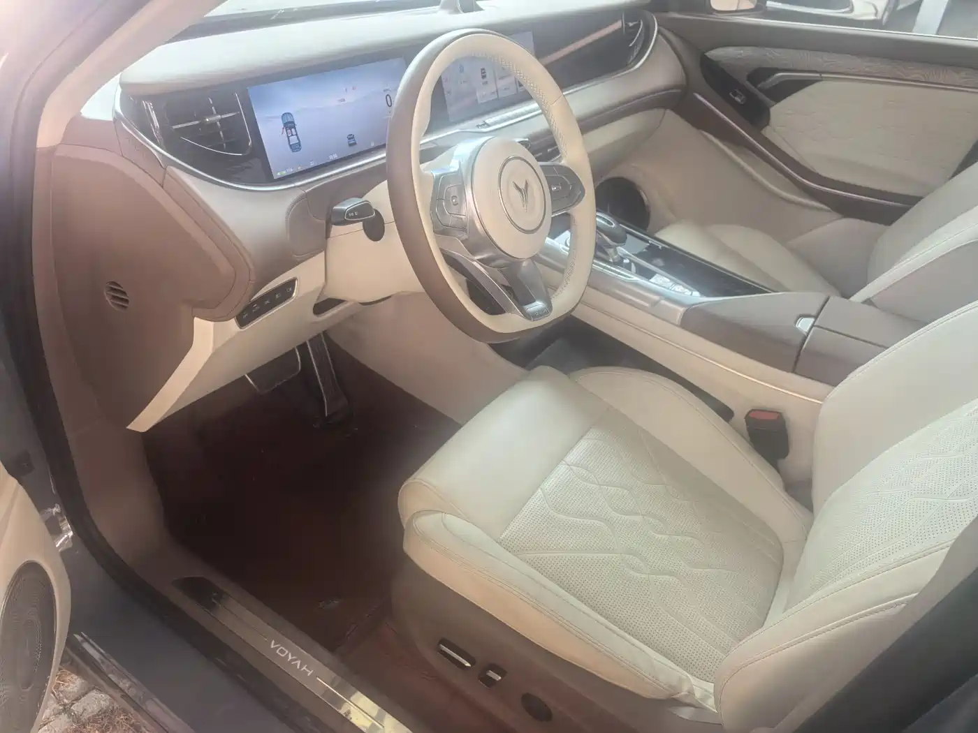 Voyah Auto VOYAH FREE 2021 AWD Standard Range Extender Exclusive Luxury Package фото 6