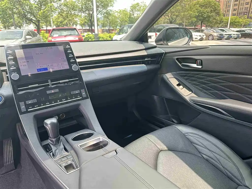 Toyota Avalon 2019 Hybrid 2.5L XLE Premium Edition China VI фото 20