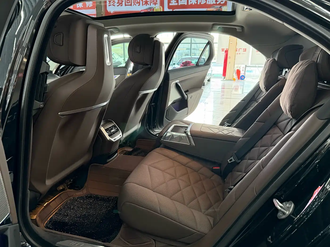 BMW 7 Series 2023 Model 735Li M Sport Package фото 10