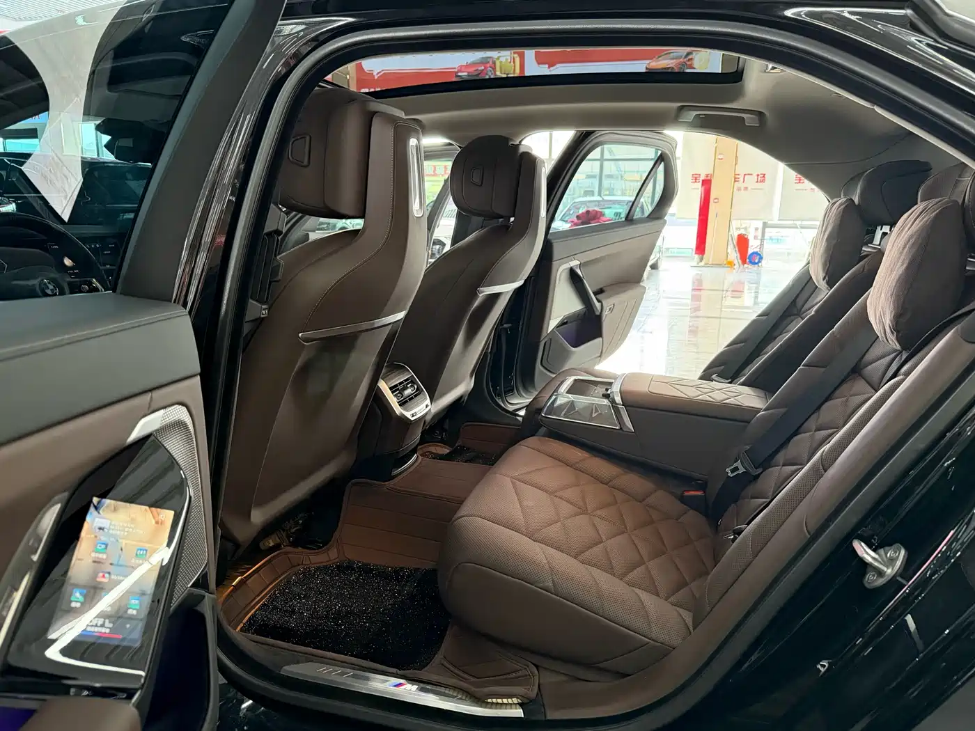 BMW 7 Series 2023 Model 735Li M Sport Package фото 13