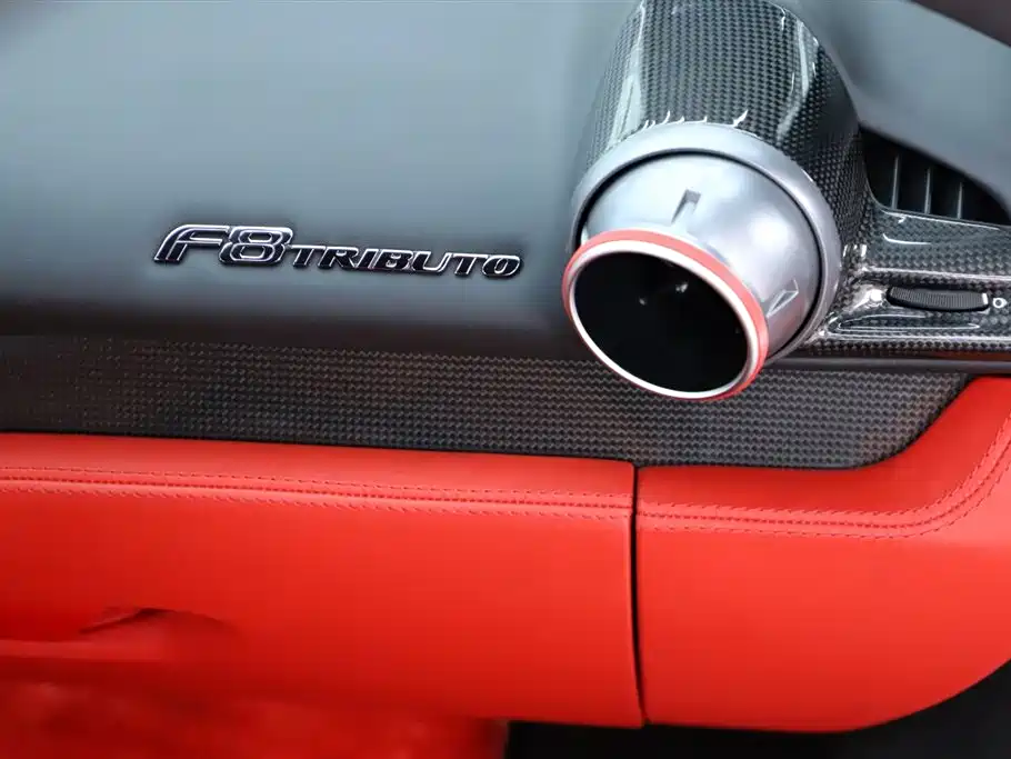 FERRARI F8
