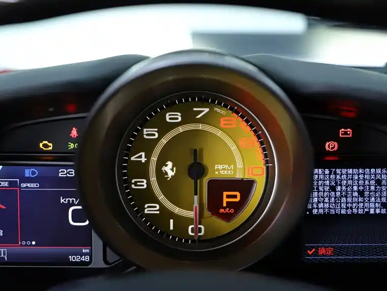 FERRARI F8