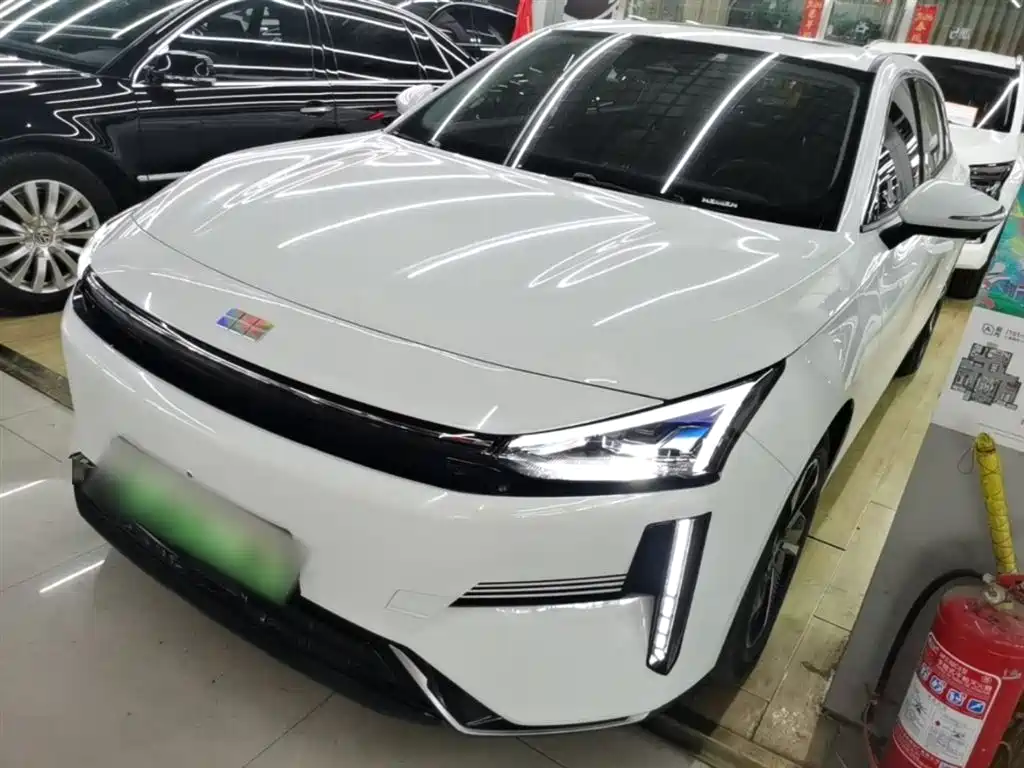 Geely Galaxy Galaxy L6 2024 125km PLUS Soaring Dragon Edition фото 2